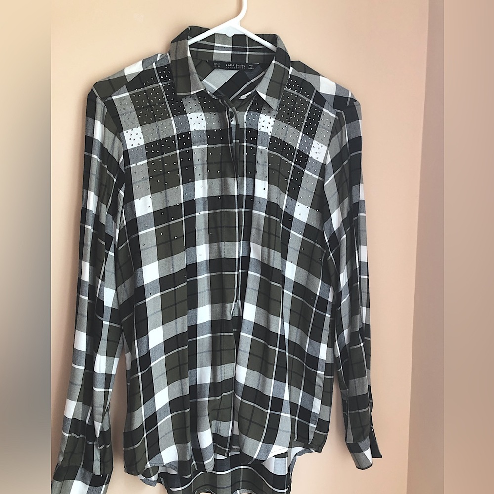 Plaid shirt with strass decorations for Fall and Spring.